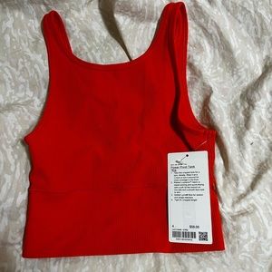 NWT Lululemon Power Pivot tank size 4 Autumn red